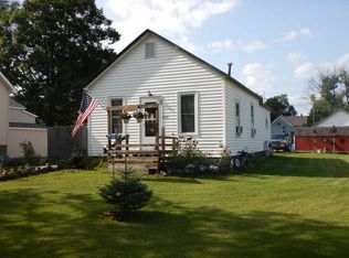 402 Michigan Ave, Gladstone, MI 49837