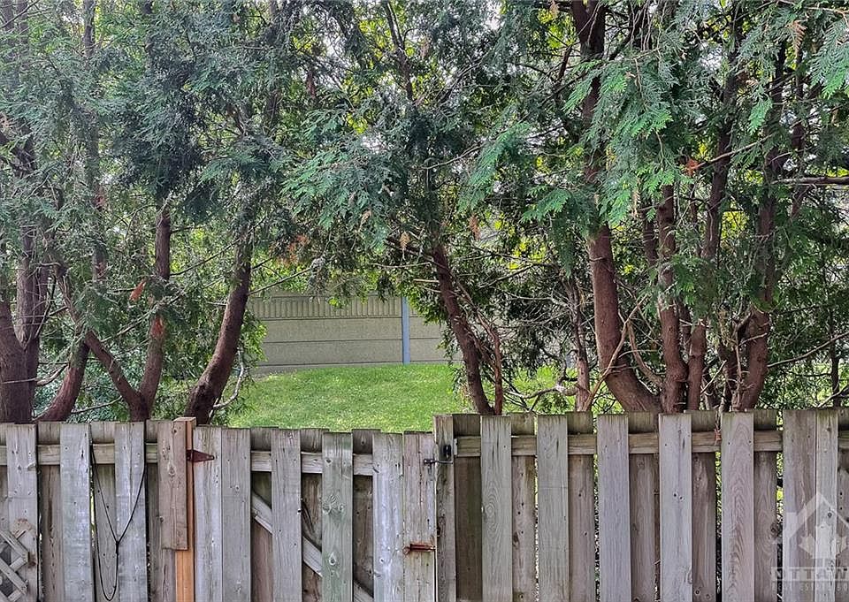 2nd image of 860 Cahill Dr W #102