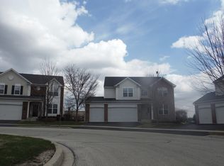 2105 W Silverleaf Ct, Addison, IL 60101