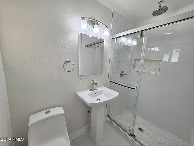 302 Quincy Ave — Photo 27