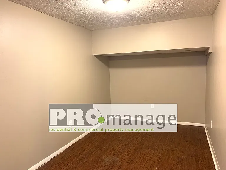 900 Spratt Ave — Photo 11