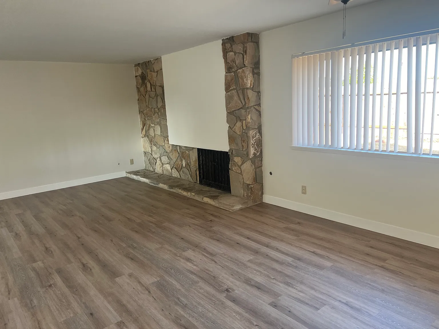 3 bed, 1396 sqft, $3,500 — Photo 3