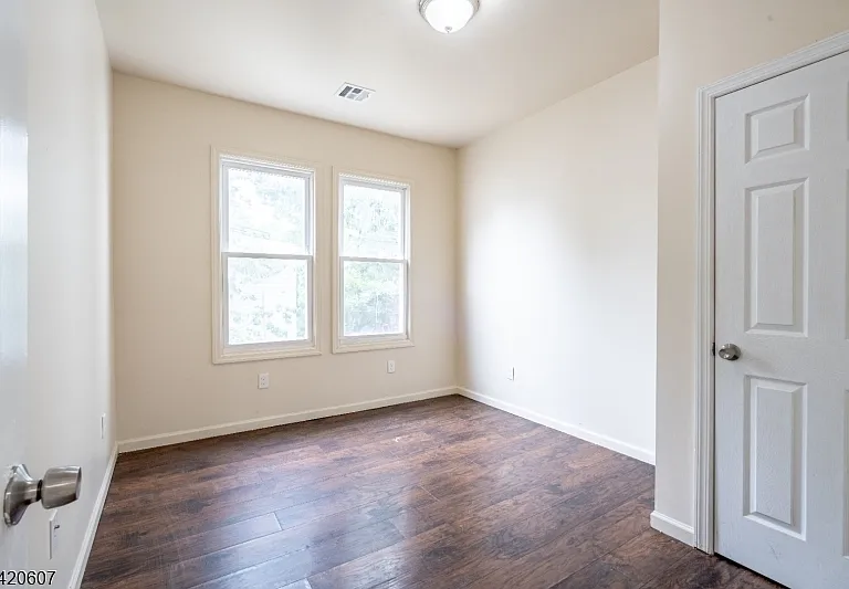 467 Hawthorne Ave #2 — Photo 3