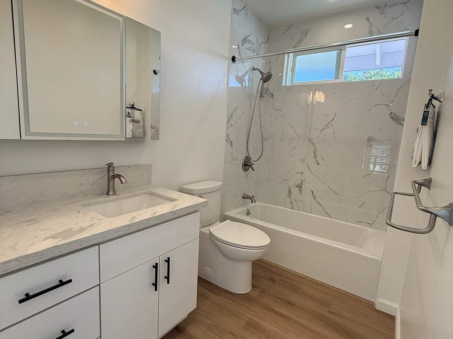 2 bed, 800 sqft, $3,000 — Photo 4