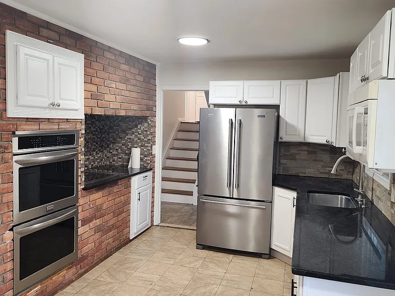 301 Douglas Dr — Photo 2