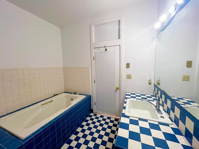 100 W South St #3A3 — Photo 9
