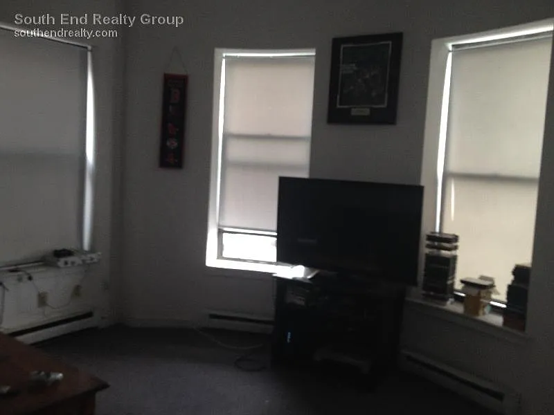 Building Photo - 487 E Broadway #4