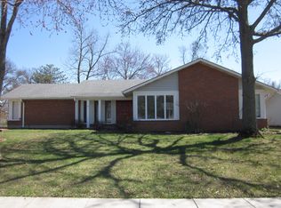 604 Rue Montand Dr, Ballwin, MO 63011