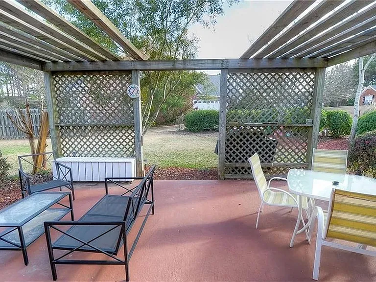 655 Belmonte Dr — Photo 13