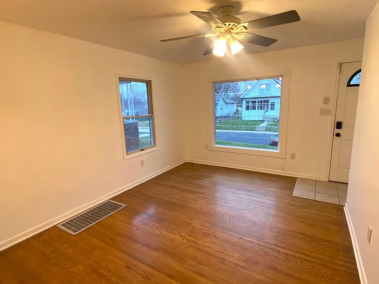 1431 E Paris Ave — Photo 4