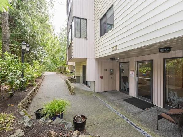 614 Fernhill Pl #404, Esquimalt, BC V9A 4Z1
