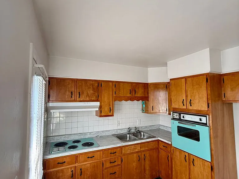 1206 W 9th St — Photo 13