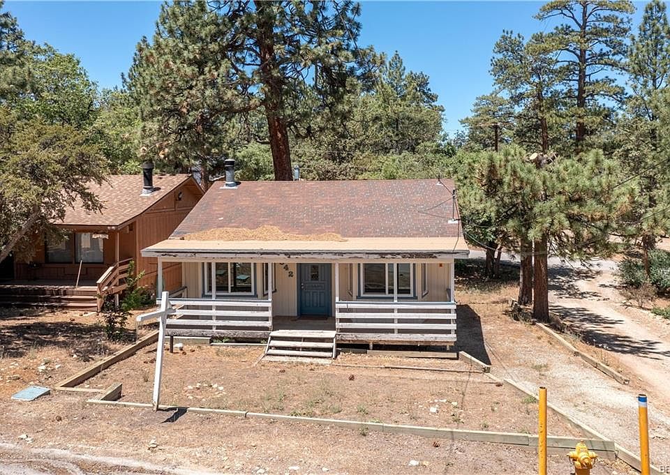 1st image of 842 Vista Ave