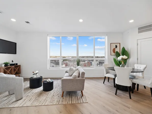 17 Avenue East image 3 of 57