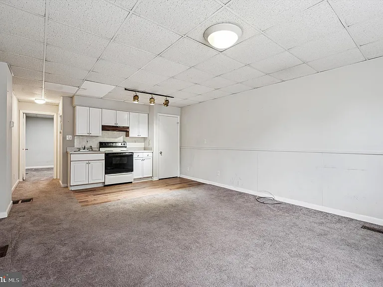 271 N Wycombe Ave #1 — Photo 4