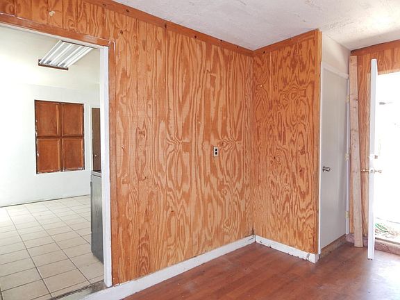 Tile & Wood Laminate Flooring