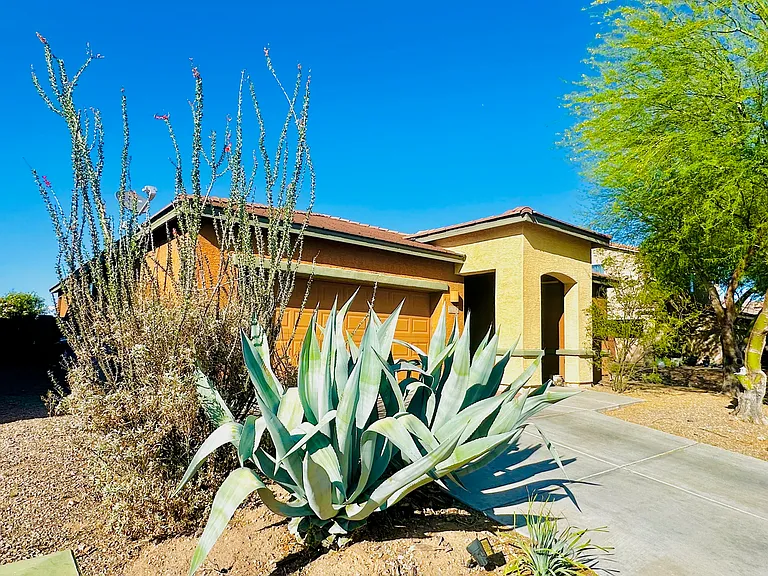 1145 E Madera Grove Ln — Photo 2