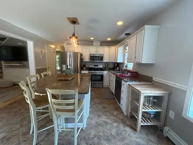 4 bed, 2.0 bath, 1904 sqft, $2,750 — Photo 2