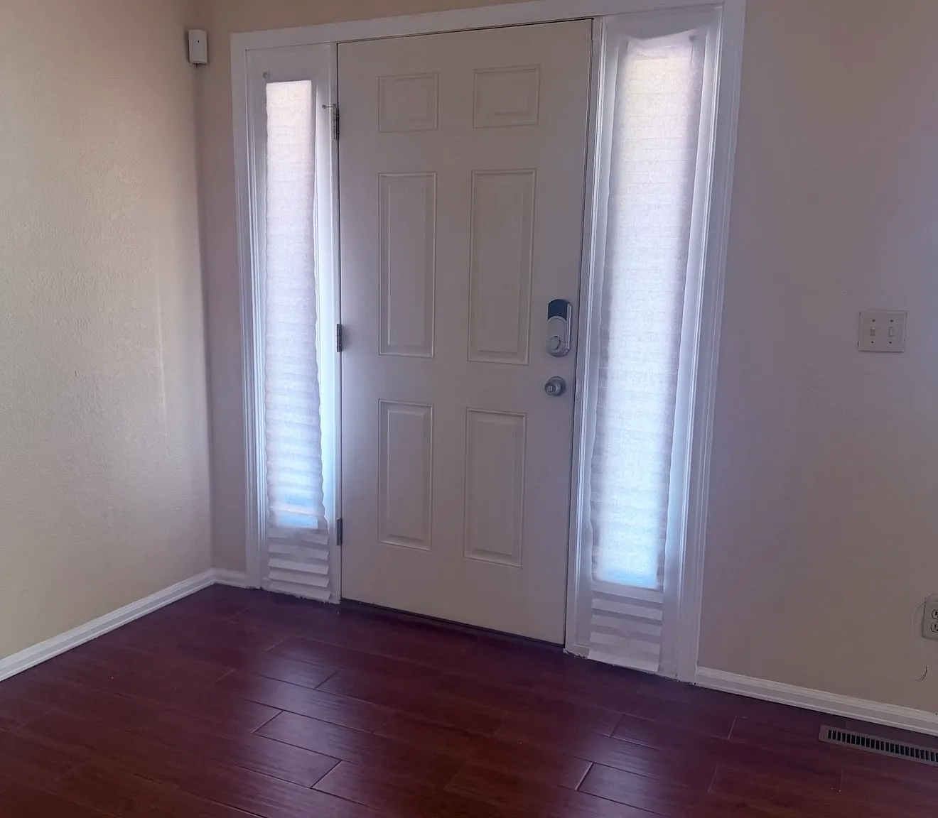 3 bed, 2.5 bath, 2000 sqft, $2,576 — Photo 2