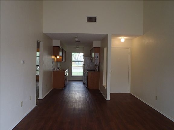 3rd image of 1404 W Braker Ln #B