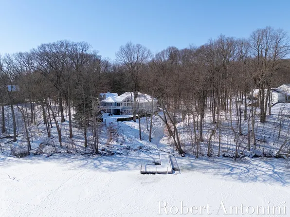 6862 Maplecrest Dr SE, Grand Rapids, MI 49546