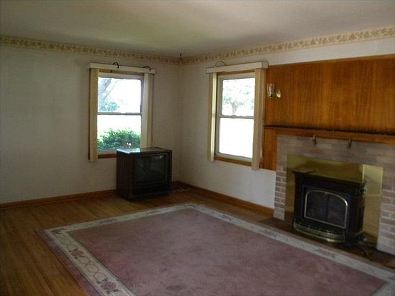 4th image of 2553 1st Ave E