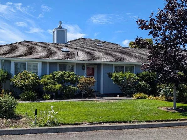 821 N Bakehouse Ct, Sequim, WA 98382