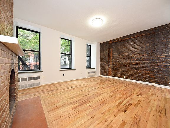 4th image of 255 W 22nd St #2D