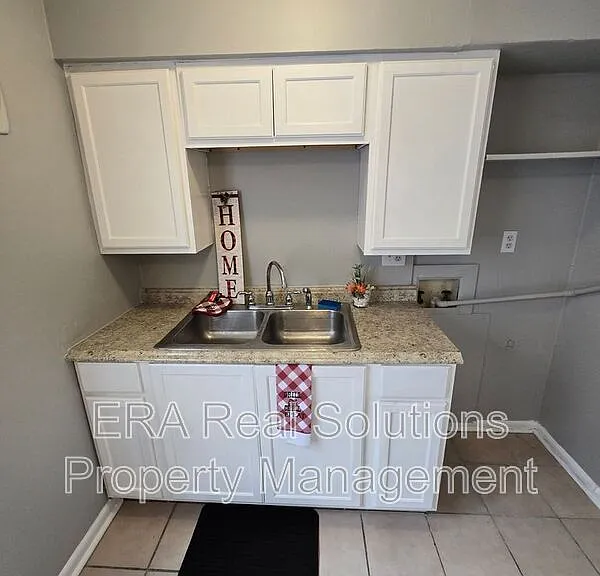 281 S Napoleon Ave #B — Photo 8