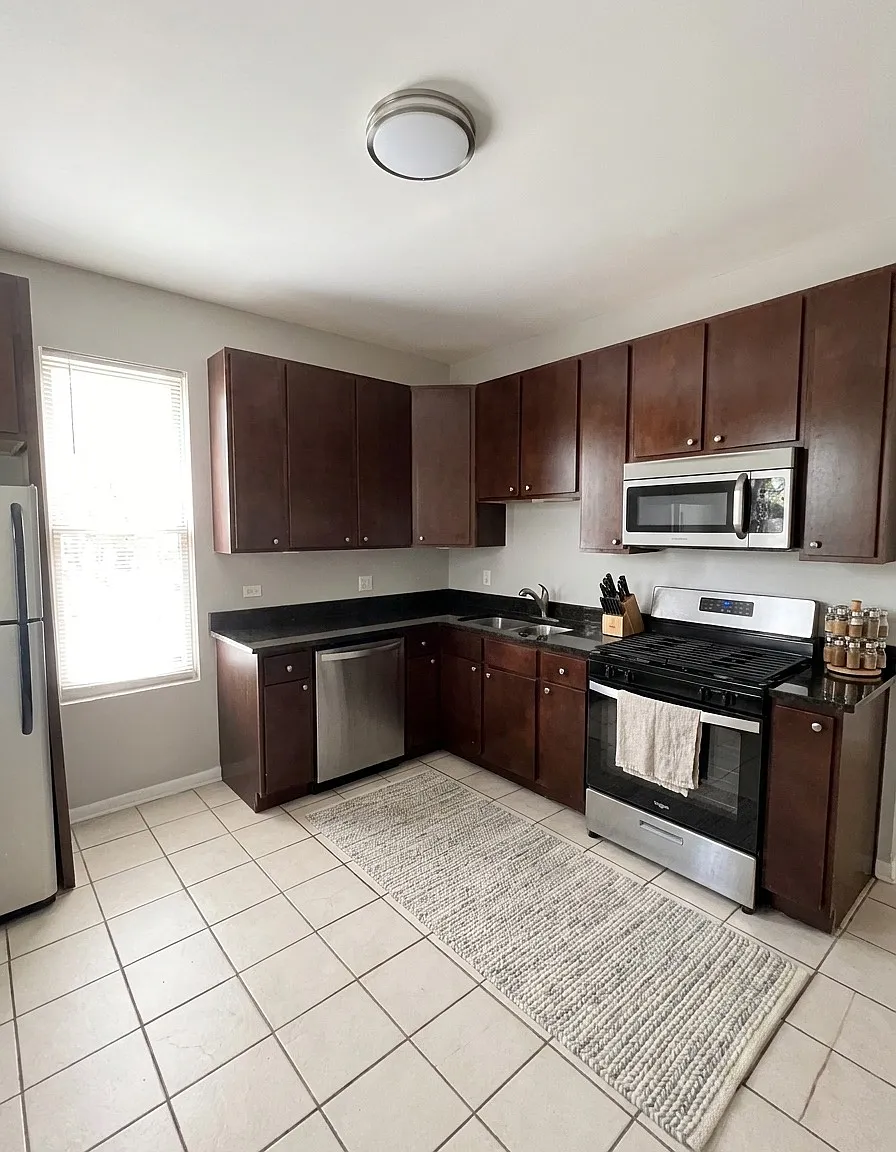 4 bed, 1300 sqft, $3,550 — Photo 4