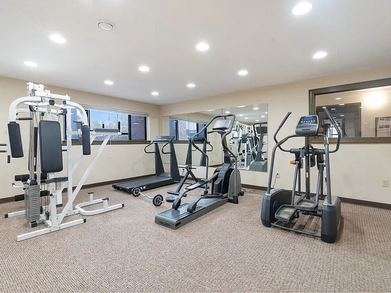 Breckenridge Davenport Apartments — Photo 10
