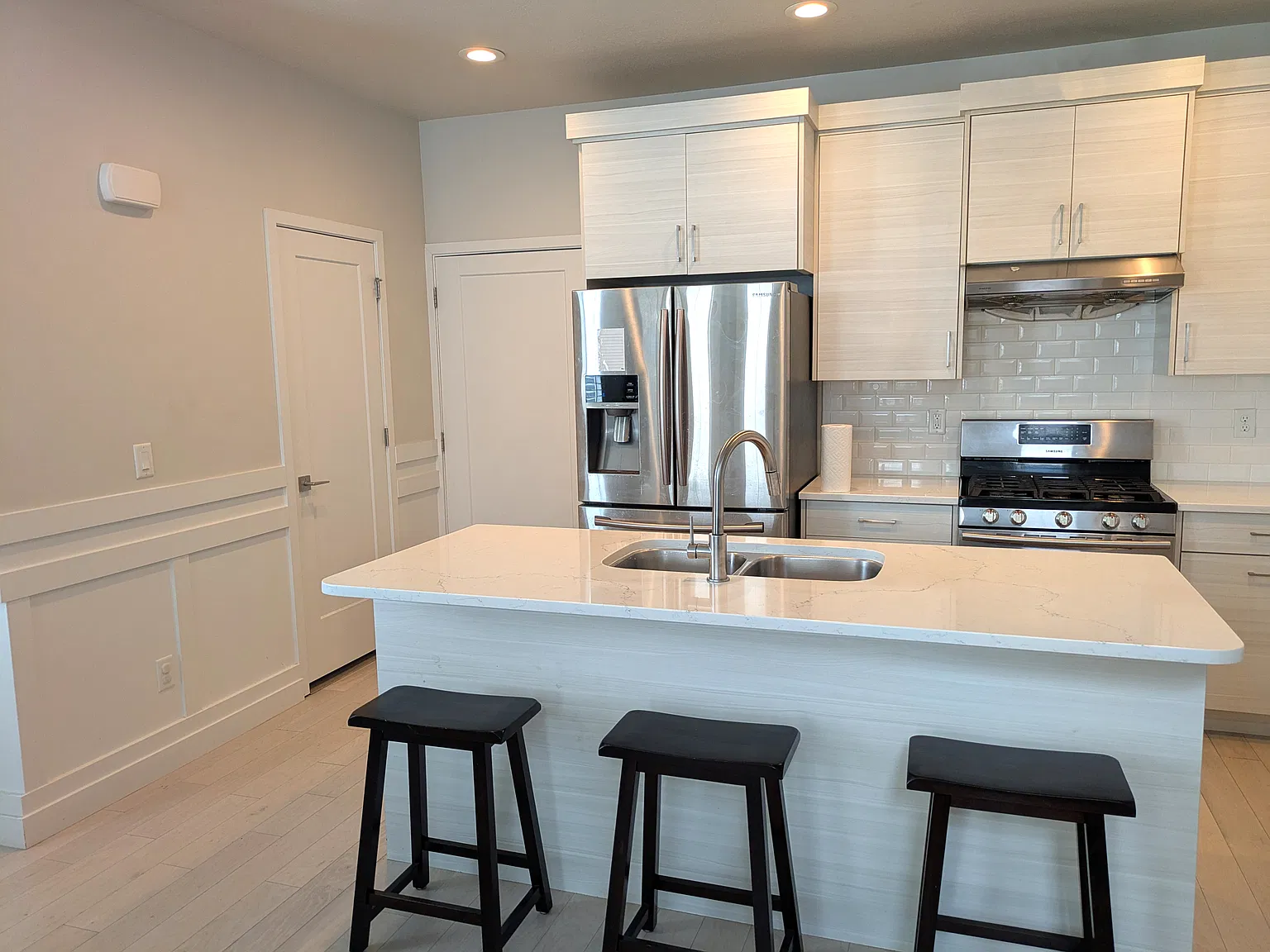 3 bed, 2.5 bath, 2105 sqft, $2,500 — Photo 4