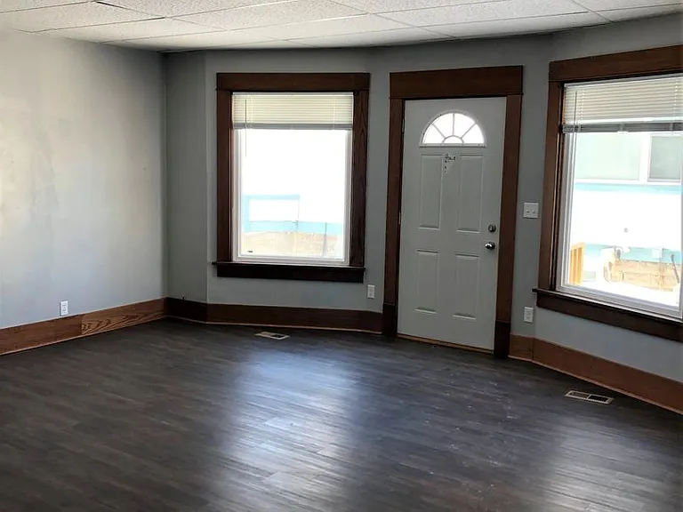 704 Koenigstein Ave — Photo 4