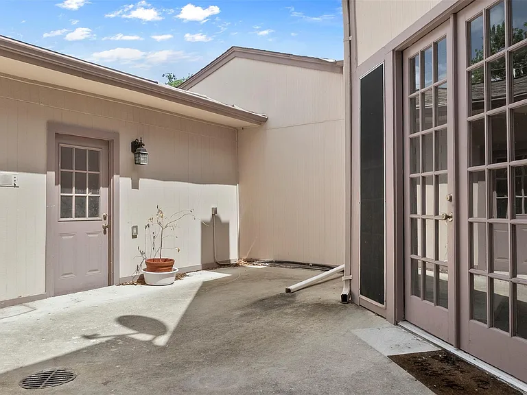 668 N Eldridge Pkwy — Photo 18
