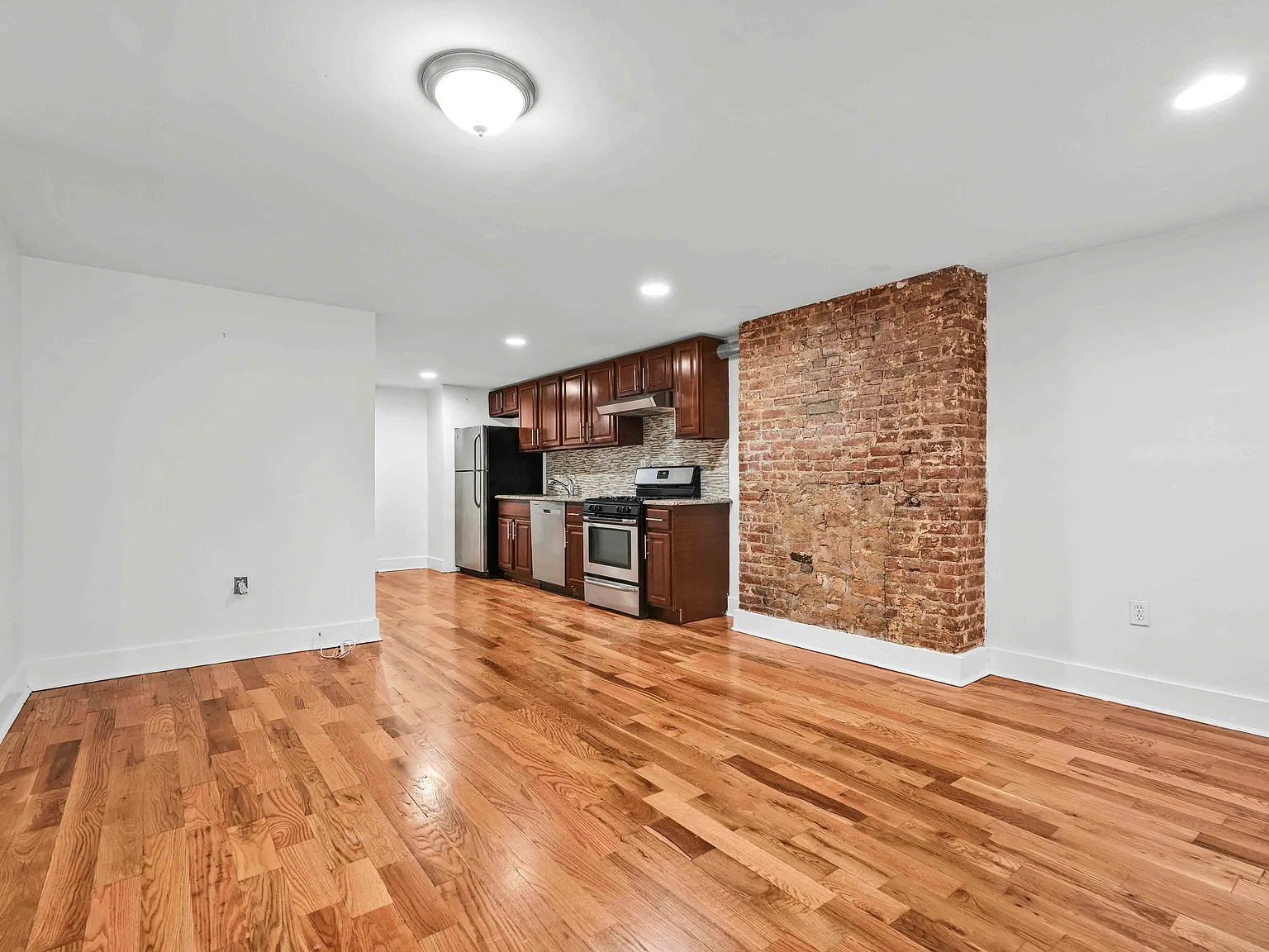 928 Lafayette Avenue — Photo 2