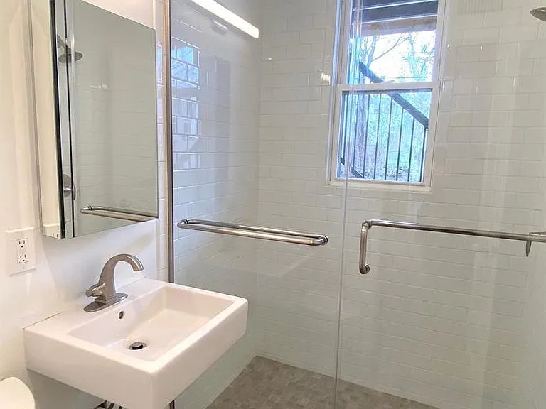 Bathroom/Shower
