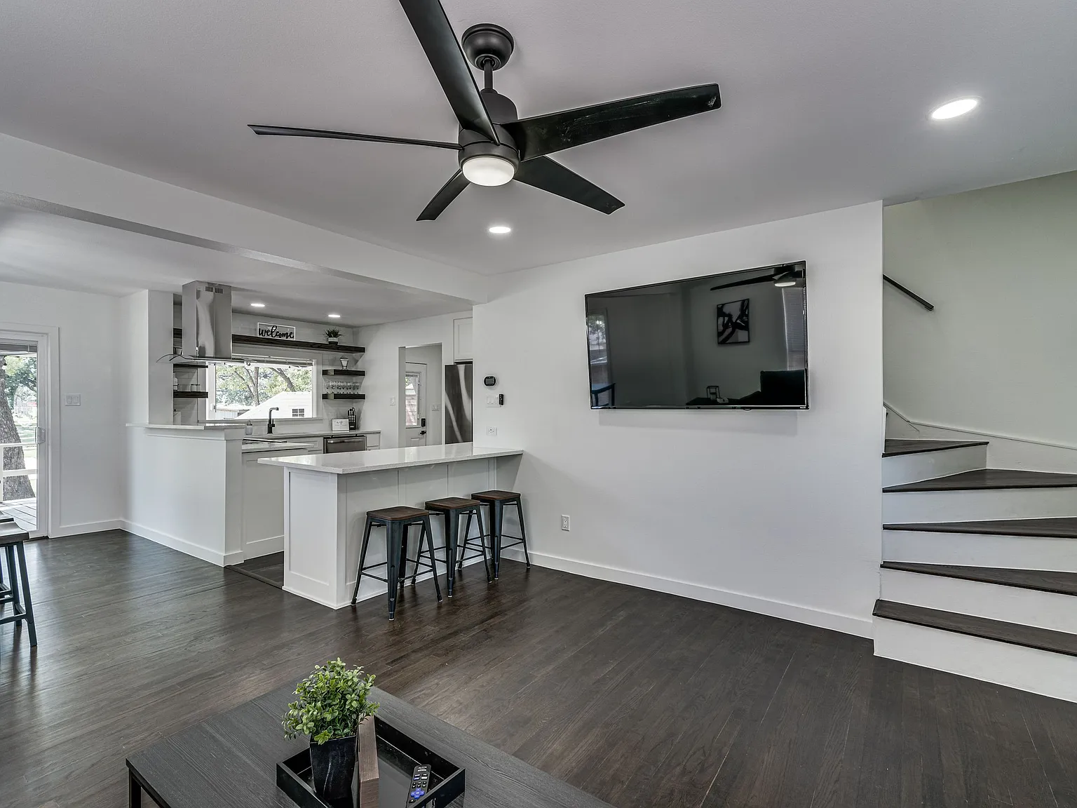 4 bed, 1520 sqft, $3,300 — Photo 3