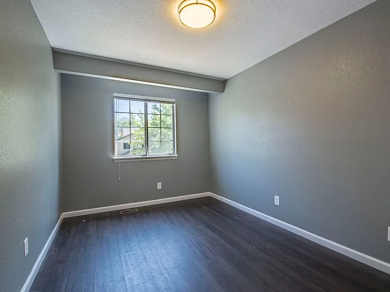 1275 S Boyero Ct — Photo 32