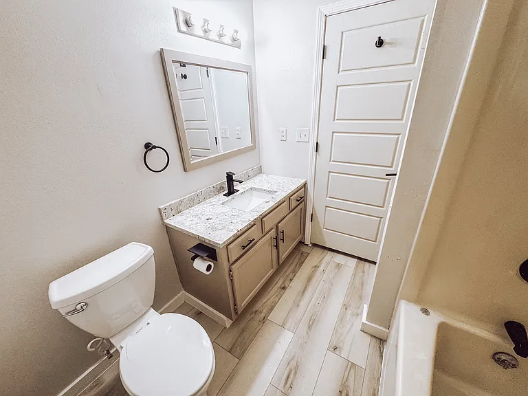 500 North Cline Rd Apartments — Photo 14