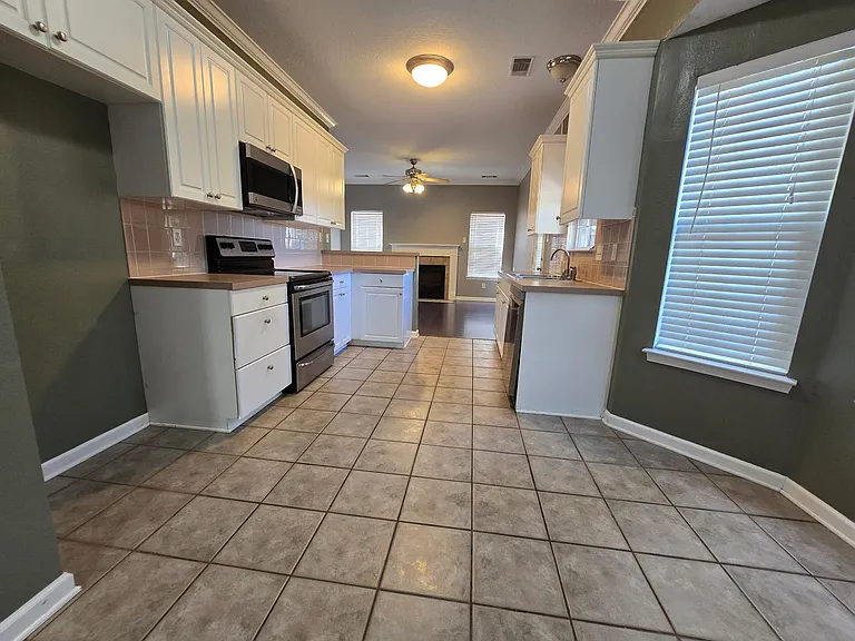 3215 Shelby Dr — Photo 5