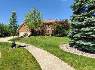 745 Bunting Ct, West Chicago, IL