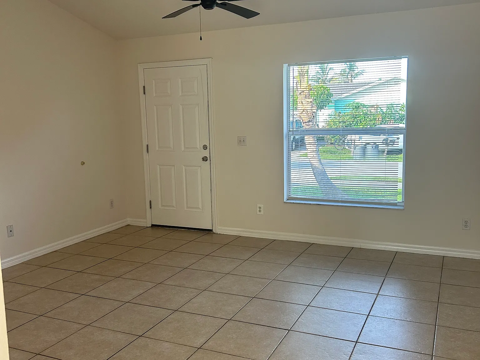 2 bed, 900 sqft, $2,000 — Photo 3