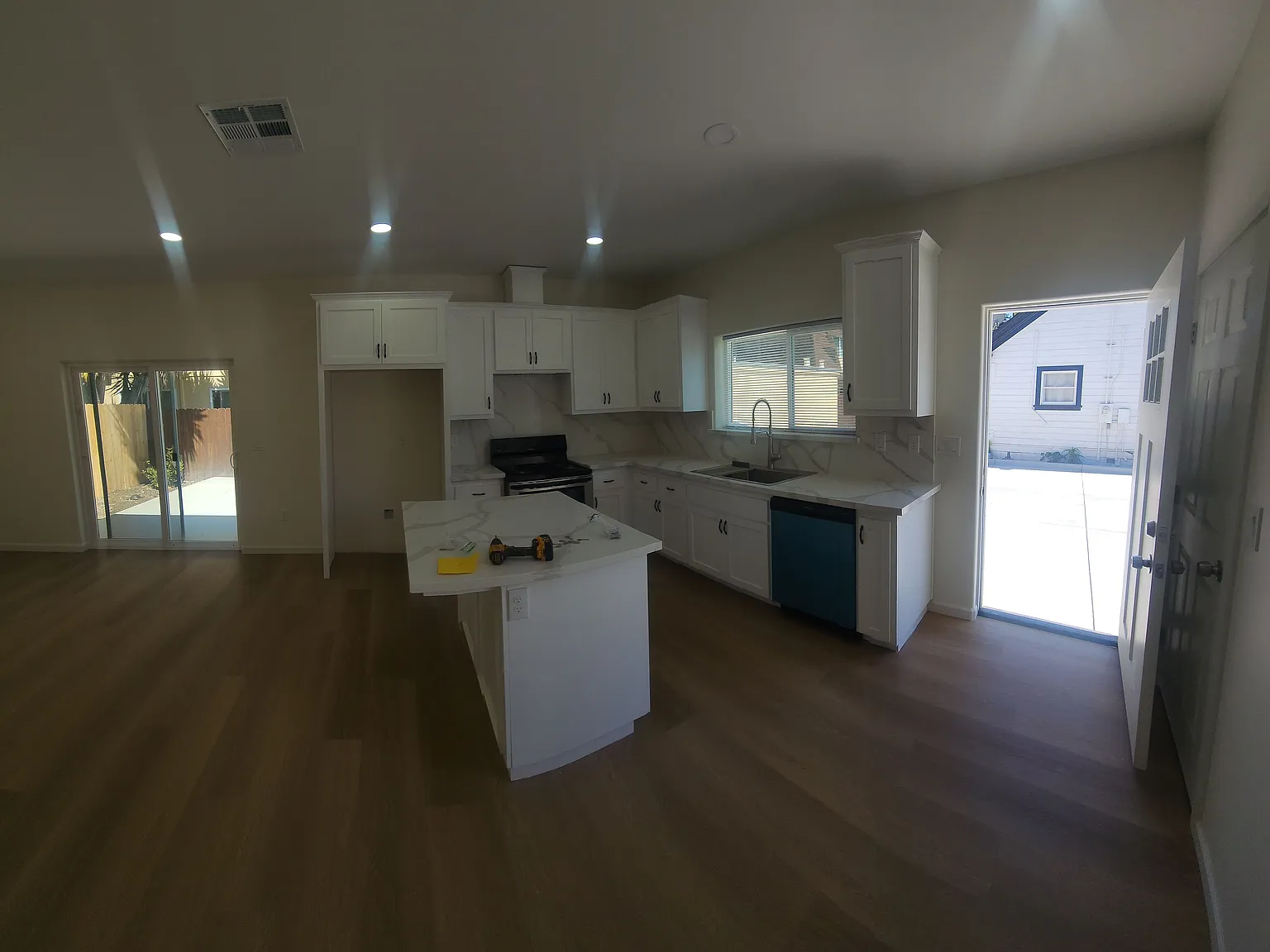 4 bed, $4,250 — Photo 3