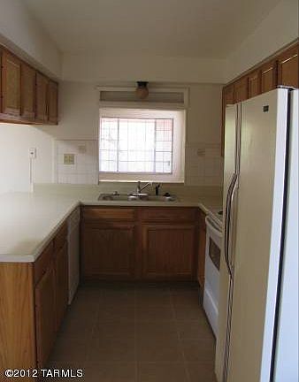 5th image of 7441 N Rae Ave