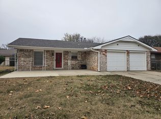 5418 NW Cottonwood Dr, Lawton, OK 73505