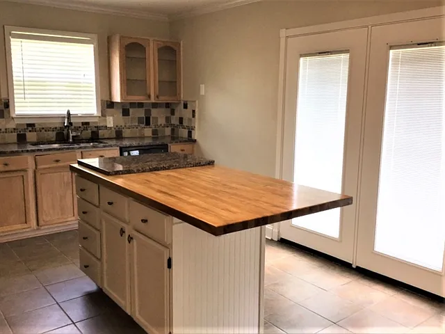 128 Barrington Rd — Photo 3