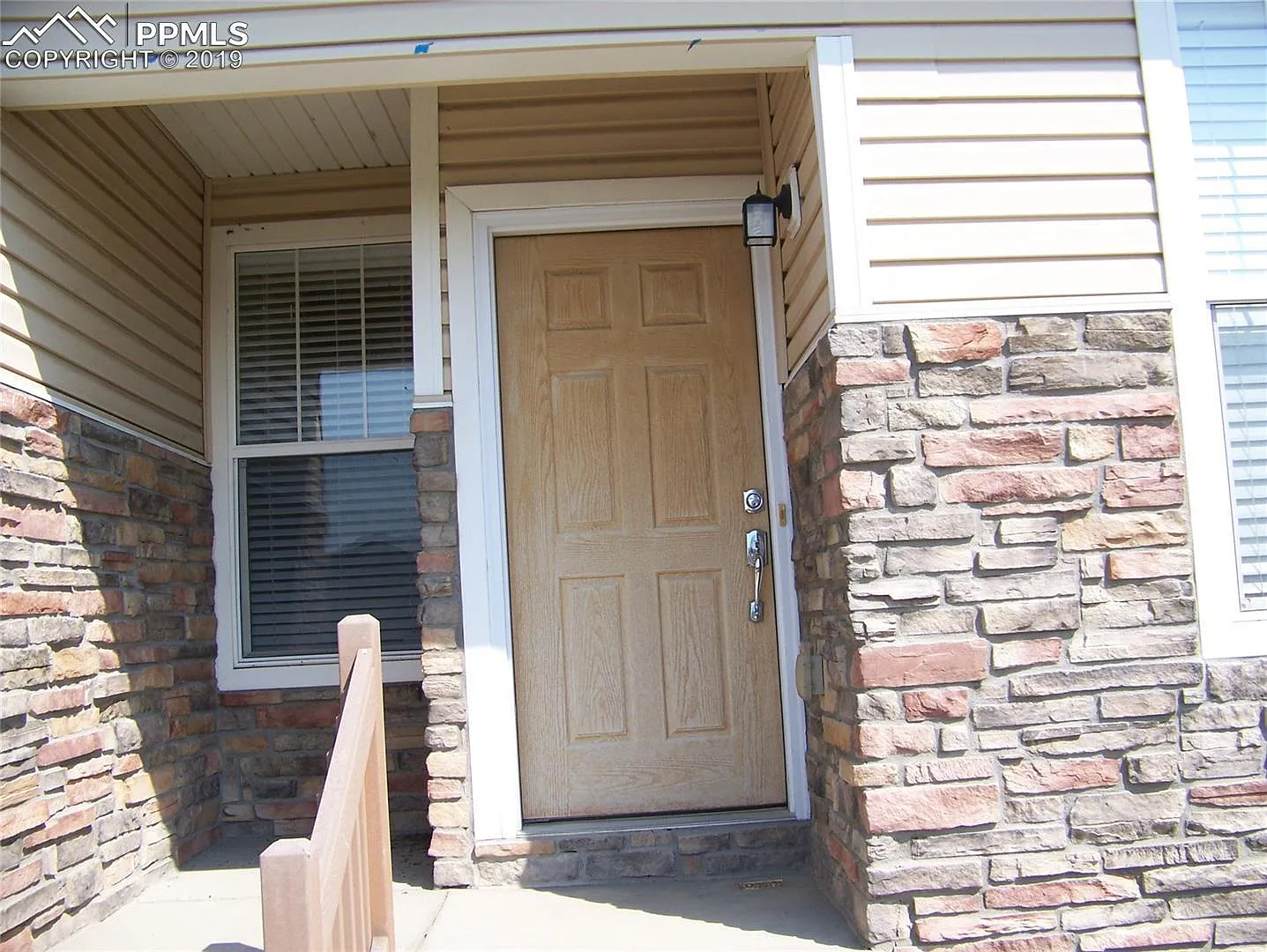 3 bed, 1486 sqft, $2,100 — Photo 1