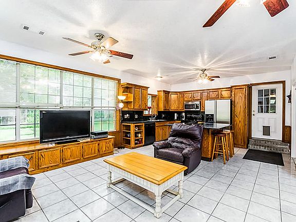 3rd image of 312 Creekside Dr