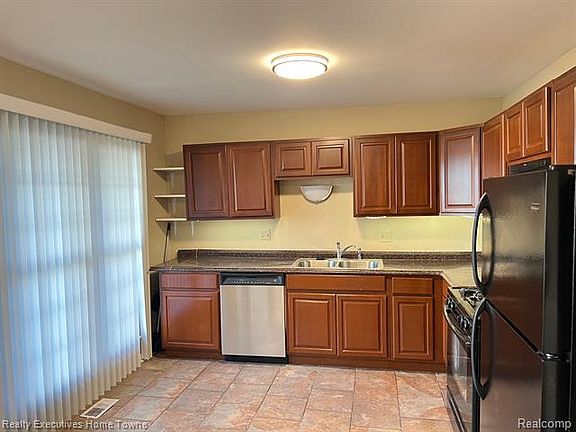4th image of 36415 Park Place Dr