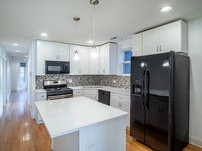 2512 N Marshfield Ave #1 — Photo 6